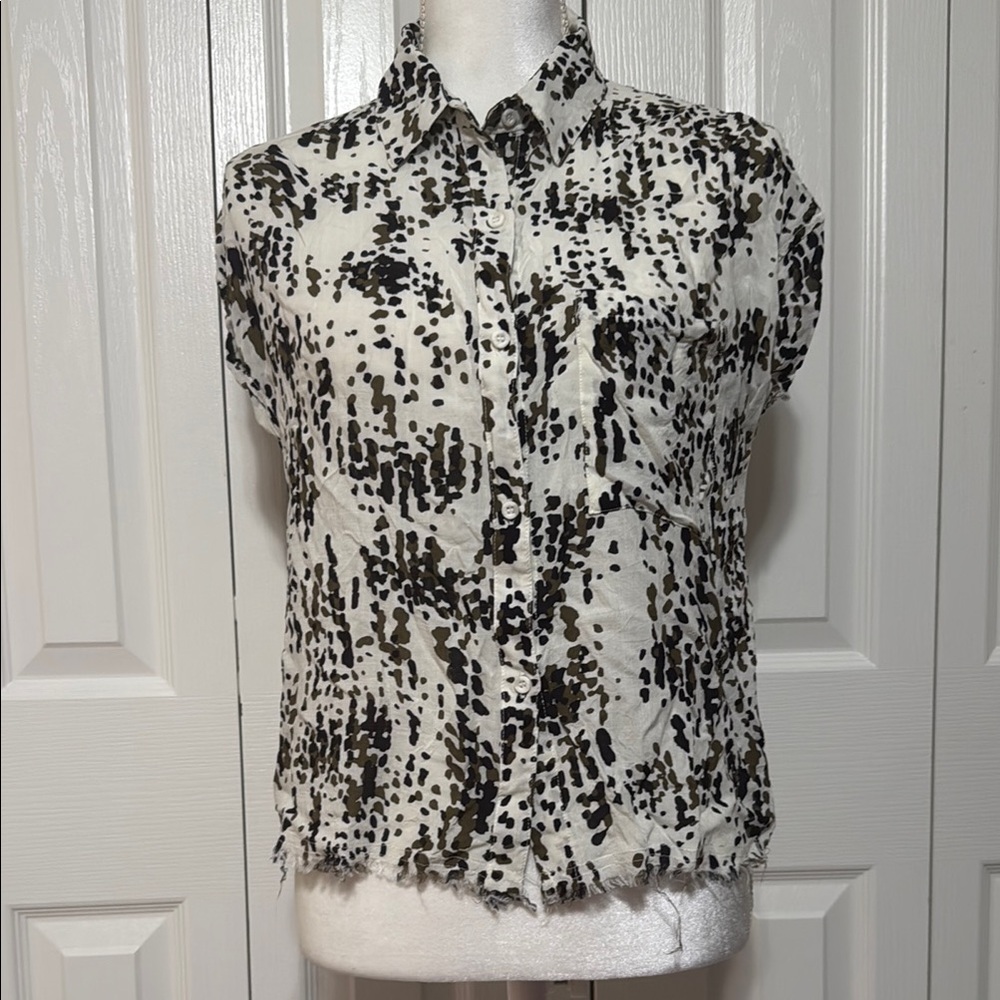 For The Republic Women's SZ M Black and Olive Green Patterned Button Down Top